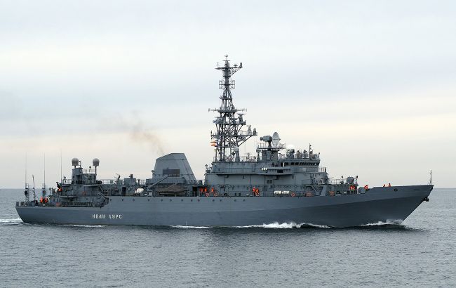 В Минобороны РФ подтвердили атаку на разведывательный корабль в Черном море