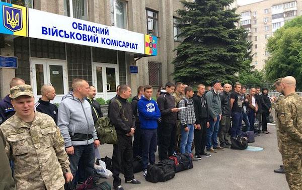 Мобилизация в Украине: кого отправляют на фронт сразу, а кто проходит обучение за границей