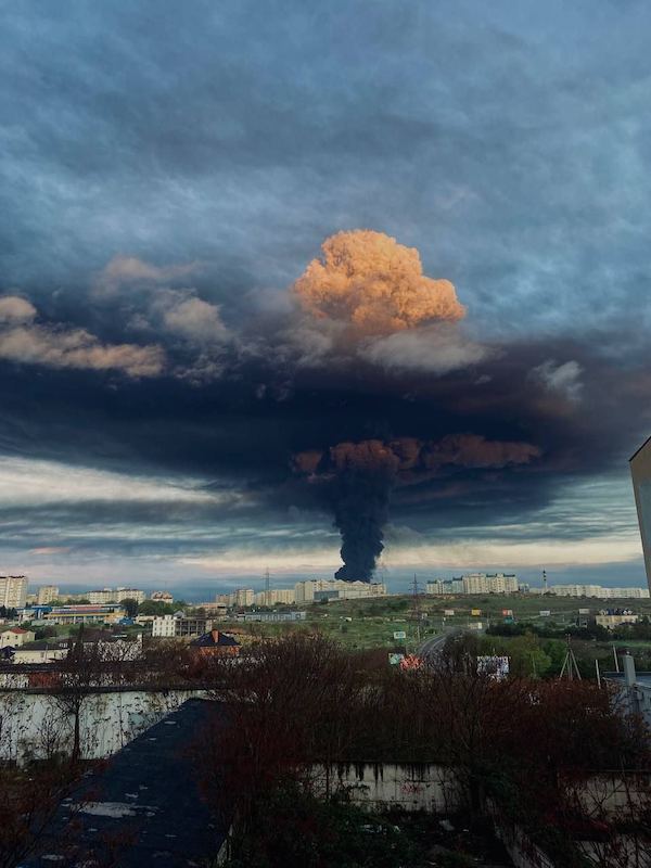 В оккупированном Севастополе мощнейший пожар на нефтебазе