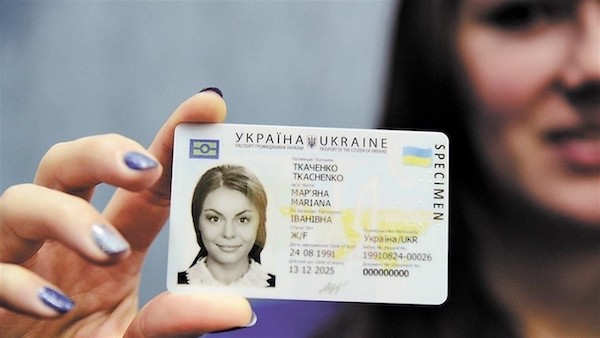 Украинцам упростили обмен водительских прав за границей