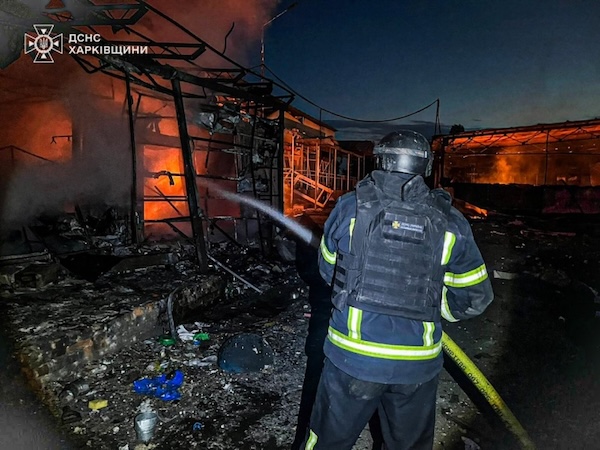 Полыхал рынок: показаны последствия удара дрона по Харьковской области