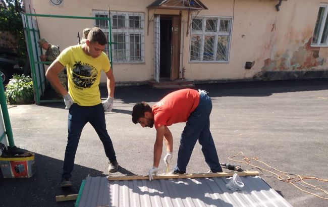 Конфликт в ТЦК на Закарпатье: виновники восстановили поврежденный забор и ворота
