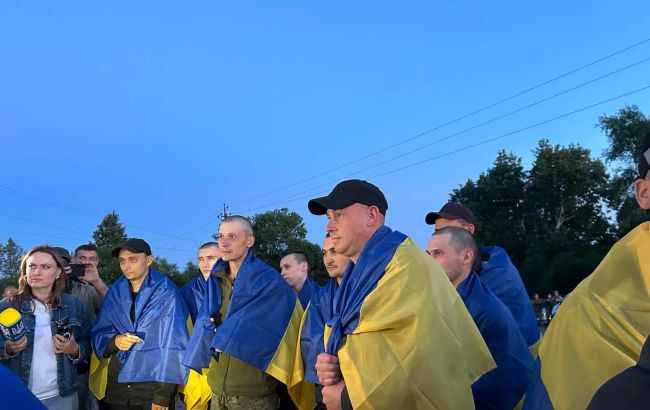 Защитники Мариуполя и не только. Украина вернула из российского плена 90 воинов