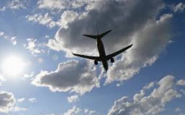Над Украиной заметили пассажирский самолет из России: что это было