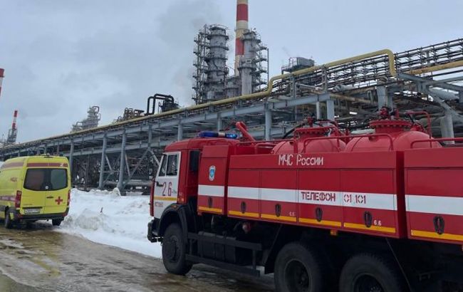 По меньшей мере, половина производства НПЗ под Нижним Новгородом остановлена, - Reuters