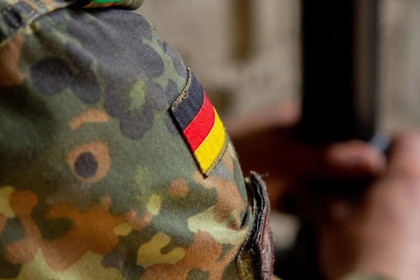 Германия запретила своим мужчинам выезд за границу