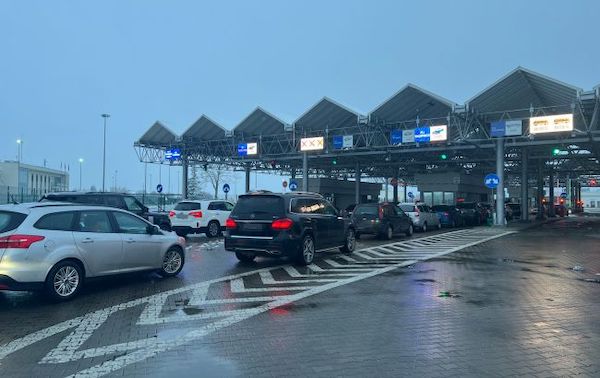 Молдова прекратила пропуск транспорта на двух КПП на границе с Украиной