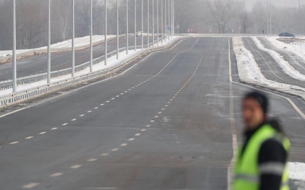 В Киеве открыли участок Кольцевой дороги после капитального ремонта и установки новой ливневой канализации