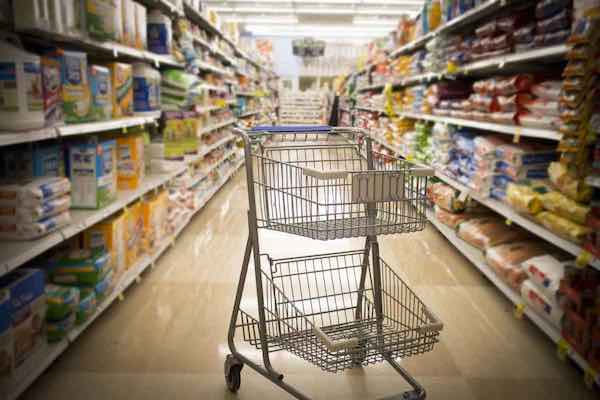 Риски дефицита: каких продуктов станет меньше на полках магазинов из-за блокады границы