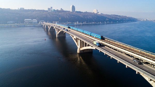 Пирсы, причалы и ледорезы: на ремонт моста Метро в Киеве потратят 2 миллиарда