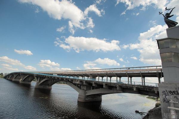Есть ли угроза закрытия моста Метро в Киеве: объяснение эксперта