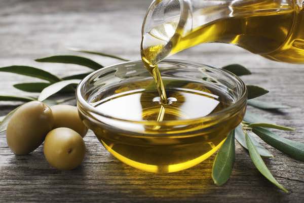 Не нужно пить оливковое масло ложками: диетологи рассказали, почему