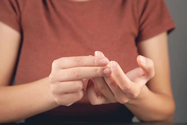 Вредно ли хрустеть пальцами: ответ вас может удивить