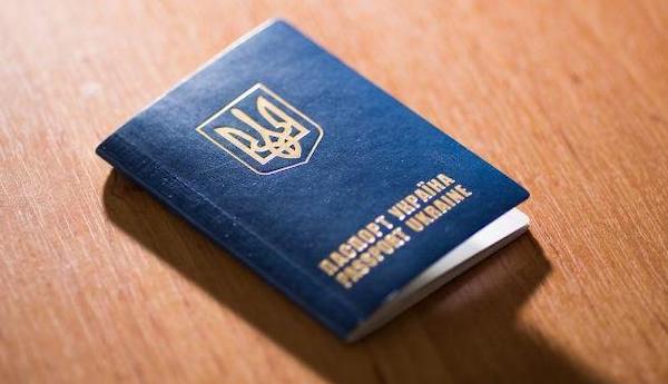 Потеряли паспорт за границей? Украинцам рассказали, что делать