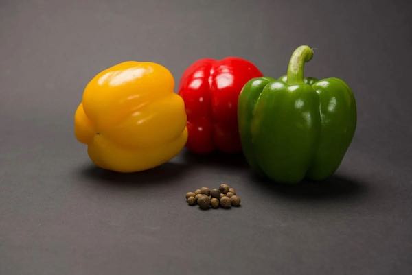 Разница есть: диетолог рассказал о различиях красного, желтого и зеленого перца