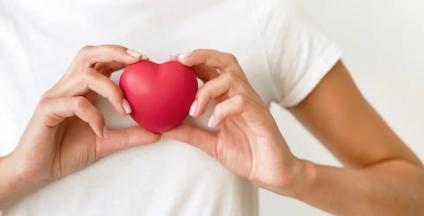 Какая полезная привычка для сердца: кардиолог сказал, что делает каждое утро