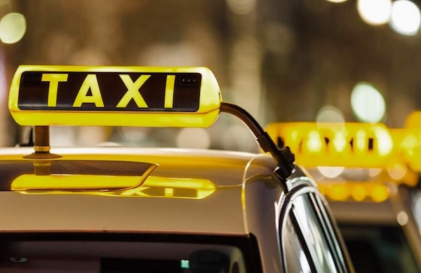 Таксисты Uklon и Uber должны платить налоги с доходов, - руководитель Налоговой