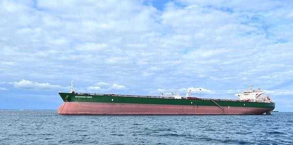 В море застряли 14 танкеров с российской нефтью из-за санкций США - СМИ