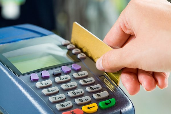 В Украине с 1 января стало проще рассчитаться банковской картой в магазине