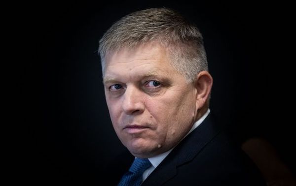 Премьер Словакии выдвинул циничное условие для поддержки военной помощи Украине