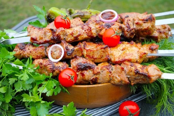 Идеальное мясо для шашлыка: рекомендации по выбору от диетолога Идеальное мясо для шашлыка: рекомендации по выбору от диетолога
