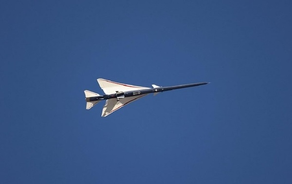 США испытали "тихий" сверхзвуковой самолет X-59