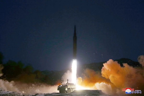 Испытание баллистической ракеты Ким Чен Ына провалилось, - Южная Корея