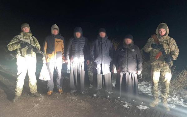 Казначей Киево-Печерской лавры пытался незаконно перейти границу с переодетыми попами