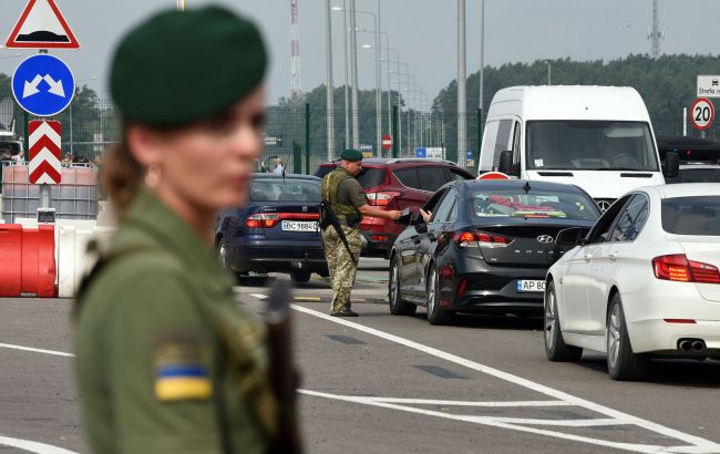 "От кокаина до экстази". Венгр пытался заехать в Украину на набитом наркотиками автомобиле