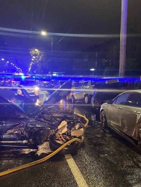 В Киеве водитель BMW совершил ДТП с пятью автомобилями: на месте завязалась драка