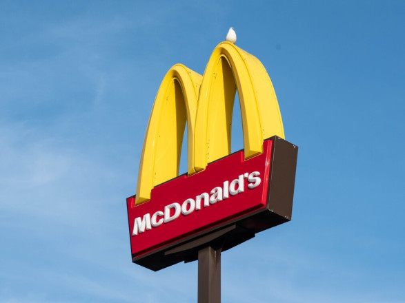 McDonald's готовится к увольнениям работников в США - Wall Street Journal