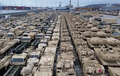 Эпичное видео: в Гдыню прибыла военная техника США