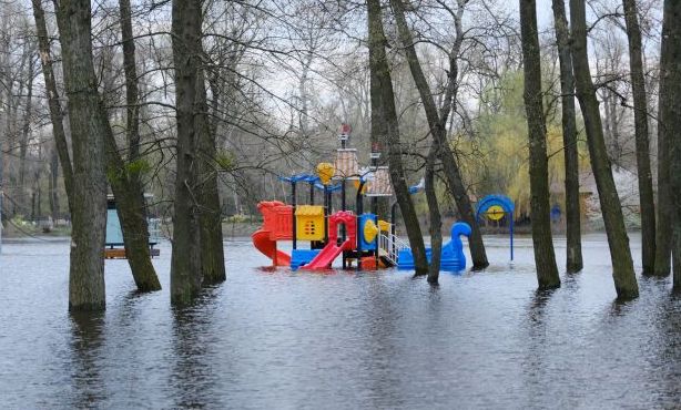 Наводнение в Киеве. В Днепре еще не критический уровень воды, жителей призывают не паниковать
