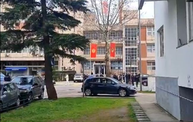 В столице Черногории мужчина взорвал гранату у здания суда, много пострадавших