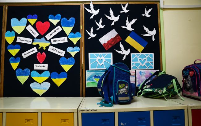 Украинских детей в Польше обяжут посещать школы: детали