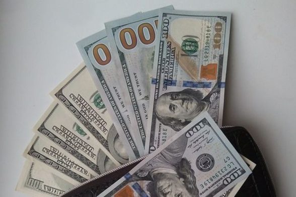 НБУ может отменить официальный курс доллара в Украине: в Верховной Раде назвали причину
