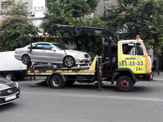 Верховную Раду призвали запретить забирать автомобили на штрафплощадки