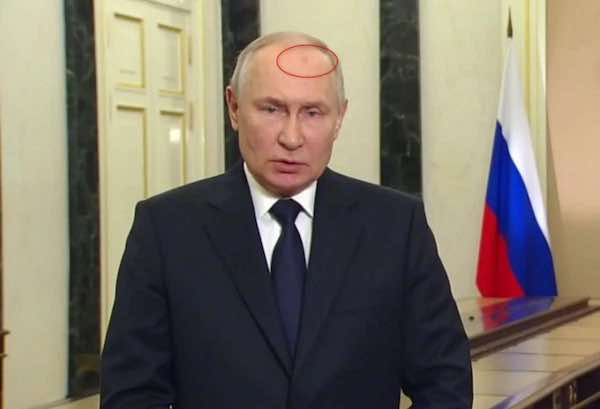 На лице у Путина заметили странное пятно на фоне слухов о тяжелой болезни