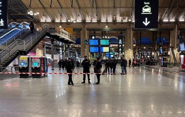 На вокзале в Париже мужчина с ножом напал на людей