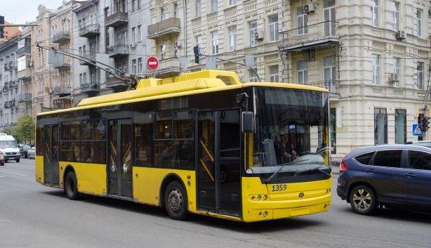 В Киеве сокращают комендантский час: как будет работать транспорт