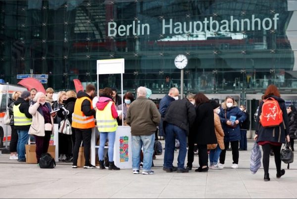 В Германии приняли решение о принудительном возвращении части беженцев домой