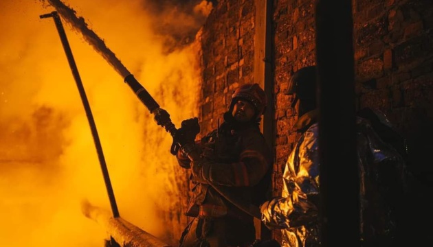 В Херсоне спасатели ликвидировали пять пожаров, возникших в результате обстрелов рф