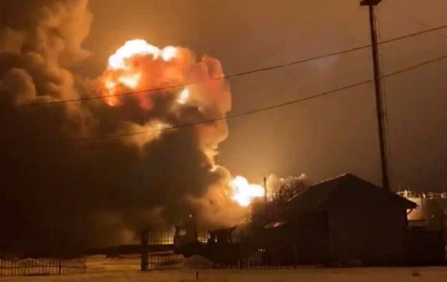 В России произошел мощный пожар на нефтебазе под Курском из-за "атаки дрона"