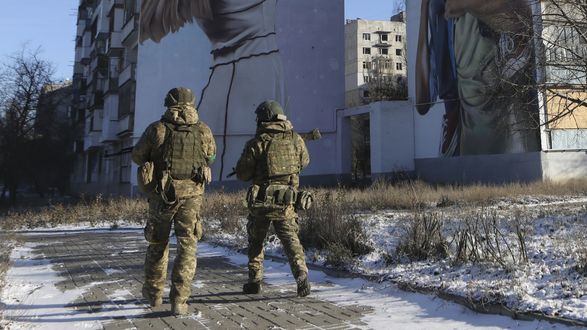 Украинские военные в Бахмуте заявили, что российские войска пытаются окружить город - CNN