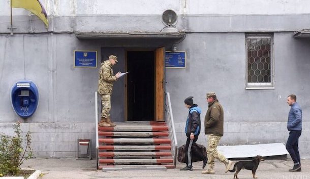 В Україні почали вивішувати списки уклоністів від мобілізації: наскільки це законно